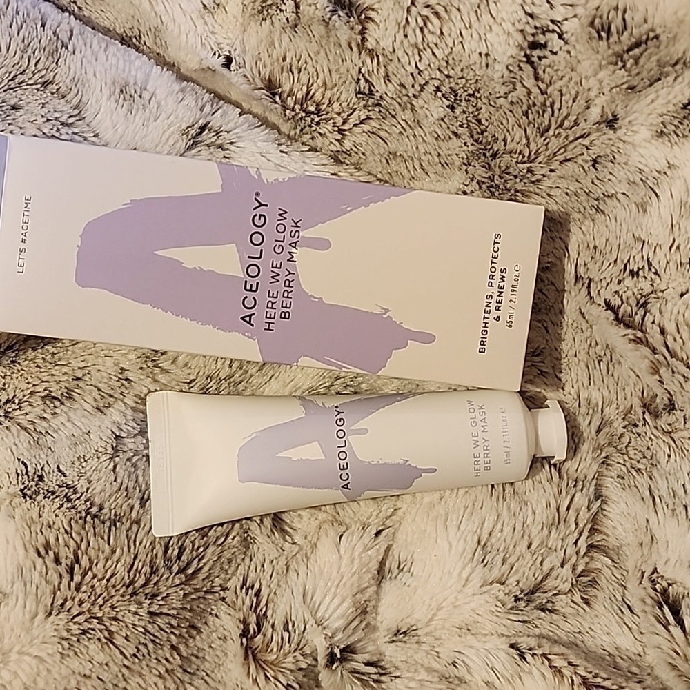 Aceology here we glow mask